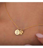 Kişiye Özel 925 Ayar Gümüş Şık Harf Yonca Şans Kolye Kadınlar Günü Özel Hediye Takı (Gold)