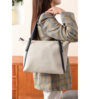 Bej Orijinal 3 Bolmeli Genis Askili Kadin Omuz Cantasi Buyuk Boy 43*30 cm 6037