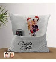 BK Gift Kişiye Özel Yılbaşı Sevgili Karikatür Tasarımlı Organizer Kumanda ve Atıştırmalık Cepli Gri Kırlent Yastık-2 Arkadaşa Hediye, Cepli Yastık