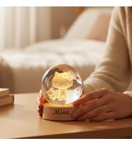 Kişiye Özel Işıklı Ahşap Kaideli Hello Kitty Temalı Cam Küre 8*6cm