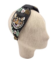 TIGER MODEL SİYAH KADİFE TAÇ