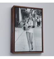 Çerçeveli Cindy Crawford Tablosu (Kahverengi)