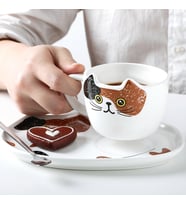 Sunum Tabaklı Kedi Tasarım Kupa Bardak (Siyah - Kahverengi)