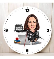 Bilgisayarla Çalışan Kadına Hediye Kişiye Özel Karikatürlü Duvar Saati