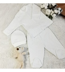 Bebek 3lü takım puantiye desenli %100 pamukludur. üst+alt+şapka seti
