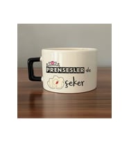 Prensesler De Nah Çeker Baskılı Siyah Kulplu Kare Kupa - Komik Hediye Bardak Fincan Mug
