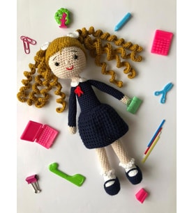 Önlüklü Bebek Amigurumi Organik Oyuncak