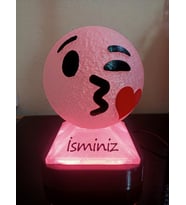 Kişiye Özel Hediyelik Isimli Kalpli Öpücük Emoji Dekoratif Led Lamba - Adaptörlü (Pembe)