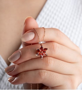 925 Ayar Gümüş Garnet Lotus Çiçeği Kolye
