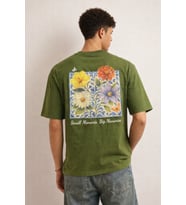 Erkek Floral Baskılı Tişört – Oversize Fit, Sırt Desenli “Small Moments Big Memories”