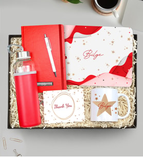 Kişiye Özel Kırmızı Defter & Tasarım Kupa & Gümüş Renk Detaylı Beyaz Tükenmez Kalem & Özel Deri Kılıflı 500 Ml Kırmızı Su Matarası & Mouse Pad Hediye Seti