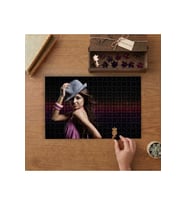 Mavi Şapkalı Güzel Kadın Tasarımı 240 parça Ahşap Puzzle Ahşap Kutuda MP00534