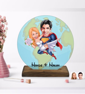 BK Gift Kişiye Özel Sevgililer Karikatürlü Yuvarlak Ahşap Standlı Biblo-92