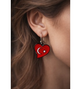 Kırmızı Kalp Desenli Ay Yıldız Küpe – Metal Sallantılı Kadın Küpe