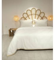 Koza Home Glow Tencel Saten Çift Kişilik Optik Beyaz Gold Biye Nevresim Takımı 4 Adet Yastık + 240x260 Çarşaf + 200x220 Nevresim