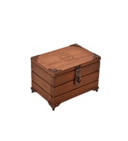 Ay ve Güneş sembollü Kapak İçi İsim veya Not Yazılabilir 15cm x 10cm Genişlikte ve 10cm Yükseklikte Ahşap Asma Kilitli Kutu