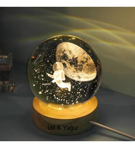 Büyük Boy Işıklı Ahşap Kaideli Astronot Temalı Cam Küre 8cm