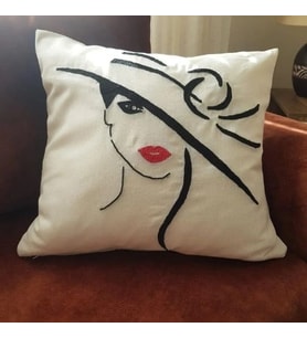 Şapkalı Kadın Punch İşleme Dekoratif Kırlent 50*50 Cm