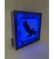 Beşiktaş Taraftara Özel Kartal Tasarımlı Kişiye Özel Işıklı Ahşap Gece Lambası - 14x14 cm (Kristal Mavi)