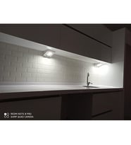 Açma Kapama Düğmeli, Çift Prizli, Beyaz Işık Ledli, Banyo Mutfak Tezgah Altı Üstü, Dolap İçi Armatür (Siyah)