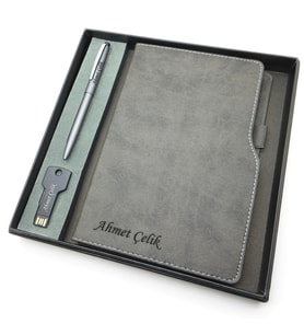 Signator® Codex  N234 Kişiye Özel Defterli Set - Scrikss İsme Özel Gri Kalem + İsme Özel Gri Defter + İsme Özel 32 GB Usb Bellek İsme Özel Kutusunda Hediyelik Set (Karışık)
