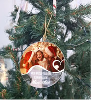 BK Gift Kişiye Özel Aile Şeffaf Pleksi Yılbaşı Ağaç Süsü- 1, Yeni Yıl Hediyesi, Fotoğraflı & Mesajlı Ağaç Süsü