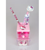 DEKOMUS İLE YENİ SEZON LİSANSLI HELLO KITTY MASA KALEMLİĞİ,UÇLU KALEM,SİLGİ TEPELİ GEÇMELİ KURŞUN KALEM,SİLGİ VE KALEMTRAŞ SETİ