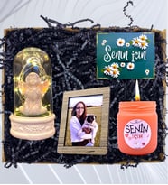 Kişiye Özel Fotoğraflı Set & Işıklı Beyaz Melekli Fanus & Kokulu Turuncu Mum