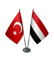 Masa Üstü Yemen Bayrağı Türk Bayrağı İkili Krom Direk Masa Bayrak Seti
