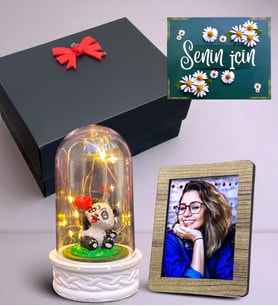 Hediye Kutusunda Kişiye Özel Hediye Seti - Ahşap Fotoğraf Çerçevesi ve Led Işıklı Fanus (Model 6)