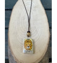 Tarot Kartı Tasarım Seramik Kolye - Güç Kartı