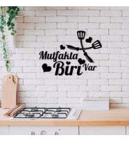 BK Home Mutfakta Biri Var Ahşap Duvar Yazısı-6 (Siyah)