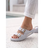 EvaClip Comfort Kadın Çift Tokalı Kalın Tabanlı Camel Kadın Terlik - Çift Katmanlı Hafif ve Ortopedik Anatomik Tabanlı Günlük Ev ve Plaj Terliği