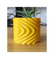 Distortion Dekoratif Vazo & SAKSI Büyük Boy (PLASTİKTİR 20 CM ÇAP 17 CM YÜKSEKLİK)