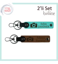 Lensin İçinde Gizli Armağan, Kamera Motifli, İsme Özel 2’li Anahtarlık Takımı, Turkuaz-Açık Kahve
