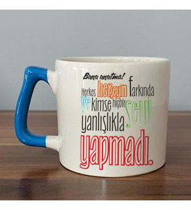 Bunu Unutma! Herkes Herşeyin Farkında Baskılı Mavi Kulplu D Kupa