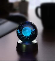 3D Samanyolu Galaksi Temalı Satürnlü Kız Işıklı Cam Küre