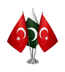 Masa Üstü Pakistan Bayrağı Türk Bayrağı Üçlü Krom Direk Masa Bayrak Seti