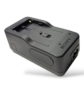 SONY BC-V615 Şarj Cihazı SONY NP-F970 NP-730 NP-930 NP-F330 NP-F530 NP-F550 NP-F750 NP-F930 NP-F950 NP-F960 Batarya Uyumlu Şarj Aleti