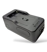 SONY BC-V615 Şarj Cihazı SONY NP-F970 NP-730 NP-930 NP-F330 NP-F530 NP-F550 NP-F750 NP-F930 NP-F950 NP-F960 Batarya Uyumlu Şarj Aleti