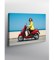 Kanvas Tablo Kırmızı Vespa Ve Kadın