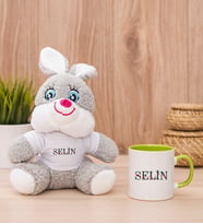 Kişiye Özel Çiçek Harf Tasarım İsim Yazılı Peluş Tavşan ve Yeşil Kupa
