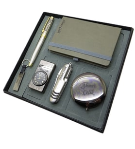 Signator® Victoria  Kişiye Özel Set - Saatli Titanyum Çakmak + 32 Gb. Usb Bellek + Not defteri  + Gold Krom Roller Kalem + Çok Fonksiyonlu Çakı ve El Aynası  İsme Özel Hediyelik Set (Karışık)