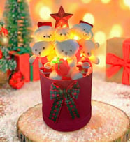 Yeniyıl ÖZEL Seri: Premium Silindir Kutuda Yılbaşı Temalı LED Işıklı Yıldızlı -Noel Babalı, Özel Konsept Ayıcık Buketi (Pembe)