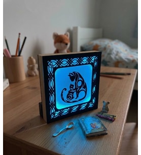 Dekoratif Kedi Temalı Ahşap Gece Lambası – LED Aydınlatmalı