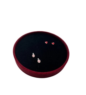 Silindir Model Süet Kumaş 20/20 cm Batırmalı Siyah-Kırmızı Küpe-Piercing Tablası