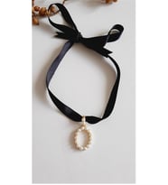 O-Ö HARF TARZ İNCİLİ KURDELA CHOKER KOLYE