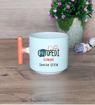Ortopedi Uzmanı Hediye Sepeti Kupa Bardak T Kulplu, Kalemlik ve Ahşap Telefon Standı Tıp Bayramı Hediyesi (Model 7)