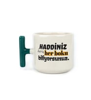 Haddiniz Hariç Her B*ku Biliyorsunuz Baskılı Siyah Kulplu T Kupa - Komik Hediye Bardak Fincan Mug