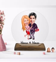 BK Gift Kişiye Özel Sevgililer Karikatürlü Yuvarlak Ahşap Standlı Biblo-2